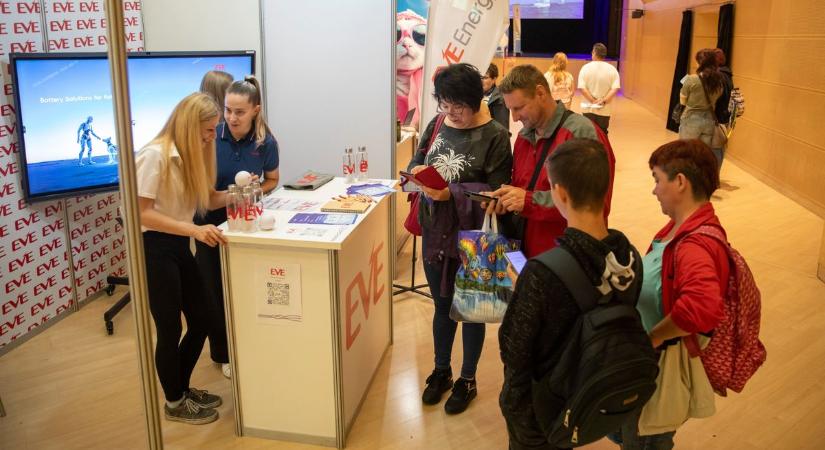 Kihagyhatatlan munkalehetőségek egy helyen – elstartolt a XIII. Hajdú-bihari Napló Állásbörze! - fotókkal