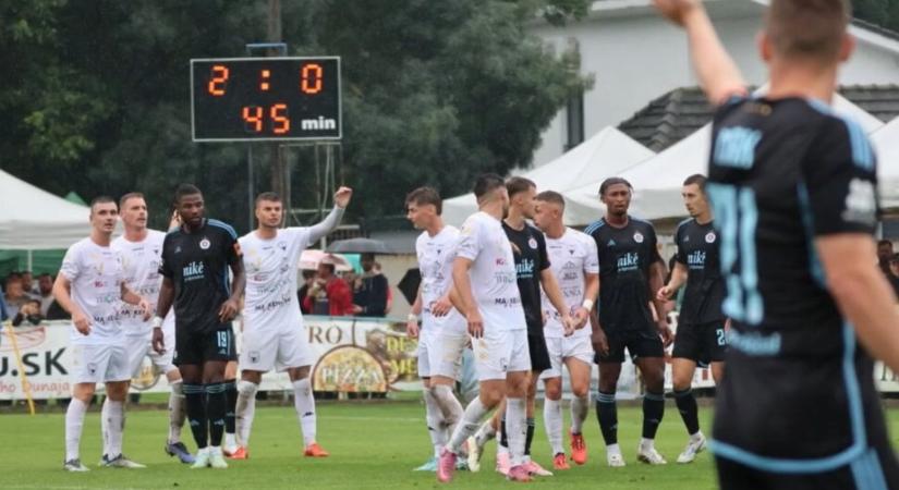 A bajnok Slovan kétgólos hátrányból fordított az ötödosztályú Nádszeg ellen, Mak szerint társai nem tisztelik az égszínkék mezt
