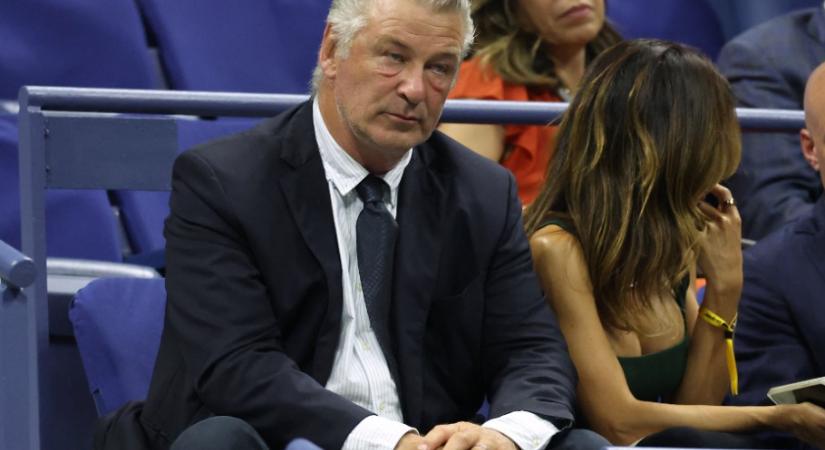 Ez a padló lesz 2026 slágere – avagy Alec Baldwin a konyhában sakkozik