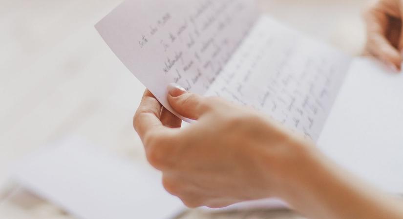 Boríték nélküli levelek lepték el a postaládákat, rengeteget bukhatunk, ha rosszul reagálunk