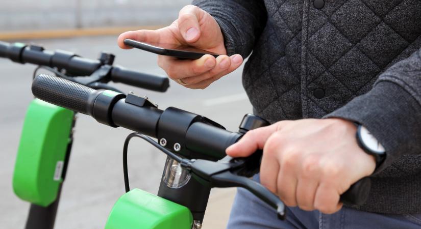 A motoros rollereket sem kíméli az új KRESZ-tervezet