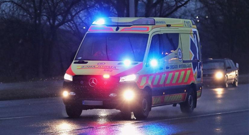 Vízátfolyás miatt történt súlyos baleset a 8-as főúton
