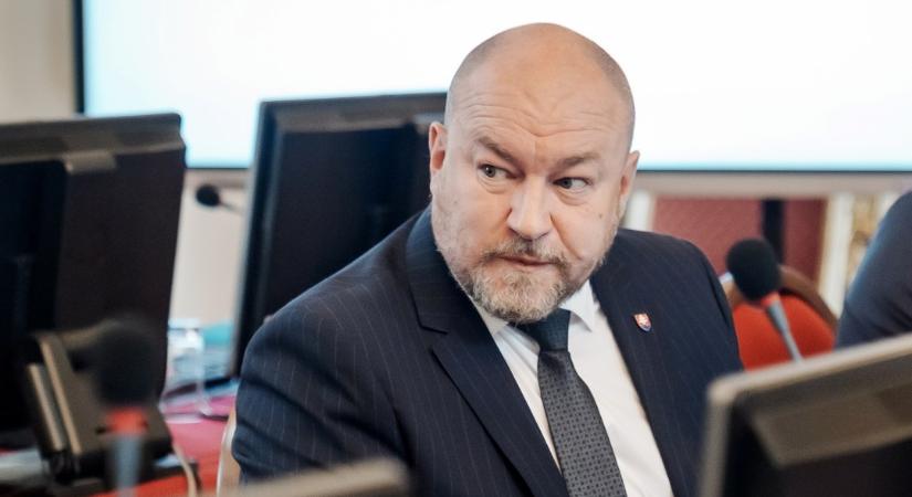 Huliak elkezdett rettegni Nagy-Magyarországtól, visszahozná a kötelező sorkatonaságot