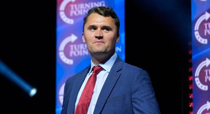 Sokkoló videón örökítették meg Charlie Kirk feltételezett gyilkosát, ahogy elmenekül a merénylet helyszínéről