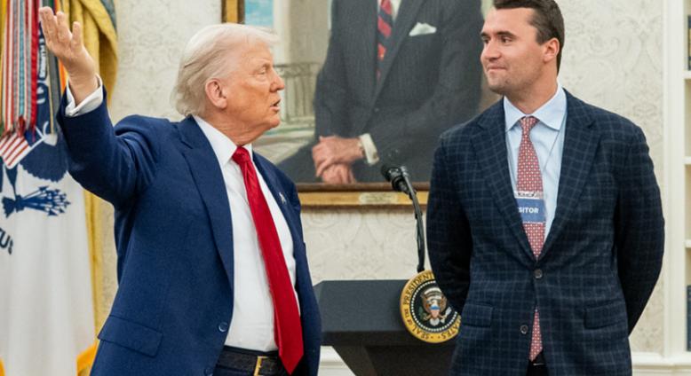 Mély sebet ejtettek a demokrácián – Charlie Kirk meggyilkolását ítélték el a politikusok
