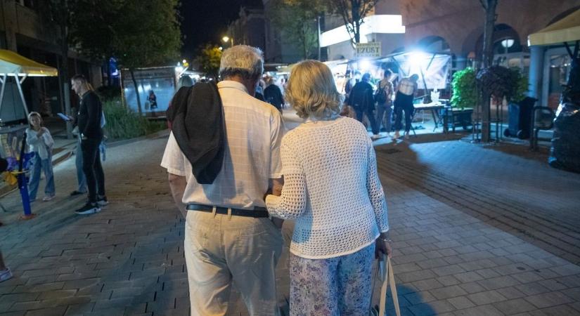 Ha valaki nem vált el, élettársa nem kaphat utána özvegyi nyugdíjat – megfontolandó a Nők 40 is
