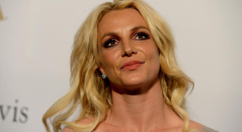 Kisírt szemekkel vonaglik a kamera előtt Britney Spears - Videó