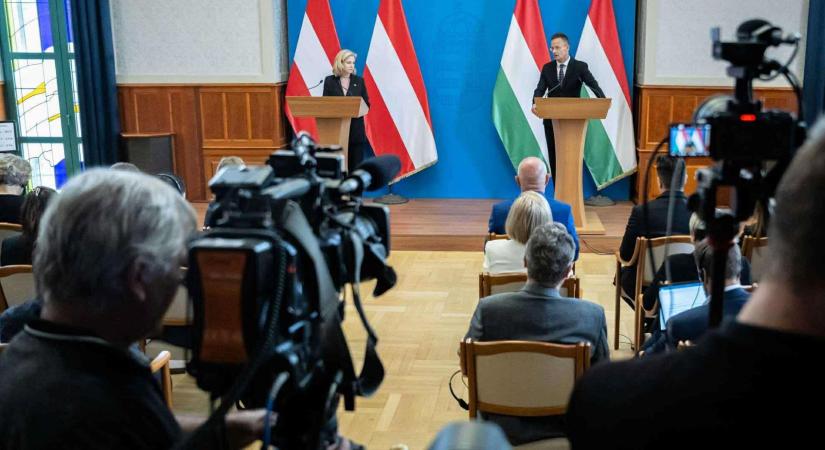 Szijjártó: Ne bontsanak pezsgőt az ellendrukkerek, Paks 2 megépül