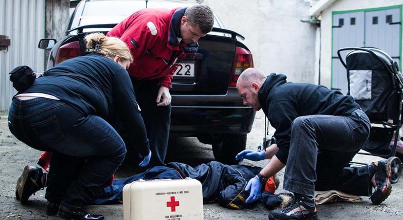 Nem mernek életet menteni a magyar autósok