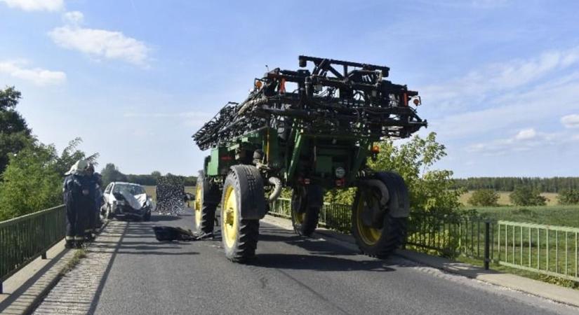 Újabb fotók a Koroncó melletti hídon történt balesetről