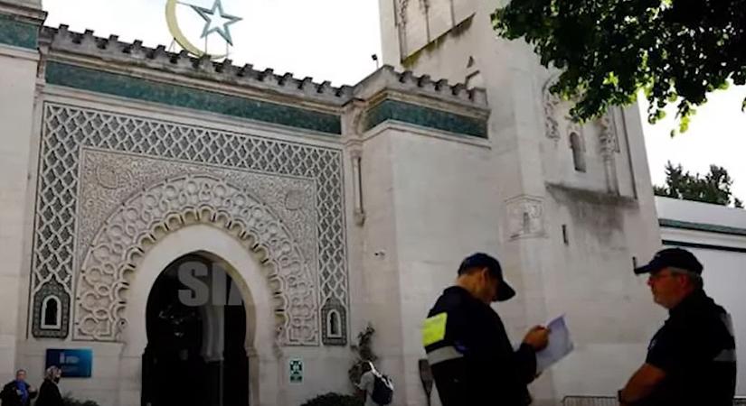 Külföldiek helyezték el a disznófejeket a francia mecsetek előtt