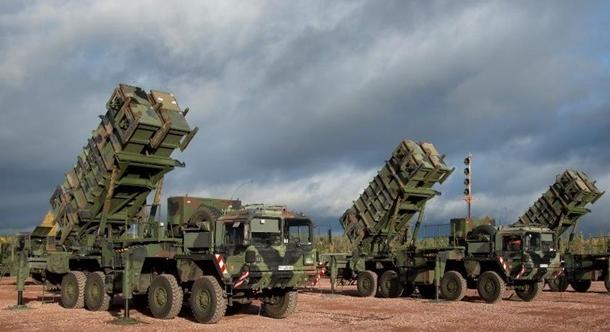 Lengyelország Patriot rakétákat és „a drónok elleni falat” kér a NATO-tól