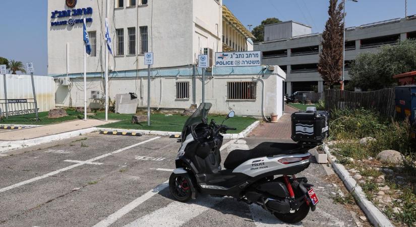 Tomboló gyanúsított: robogóval hajtott az ügyészség épületébe egy nő
