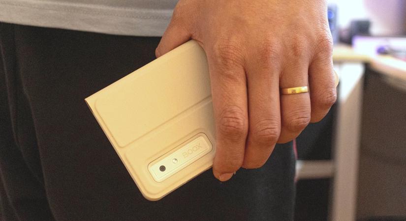 Színes kijelzőt és más extrákat kap a mobilszerű e-könyv olvasó