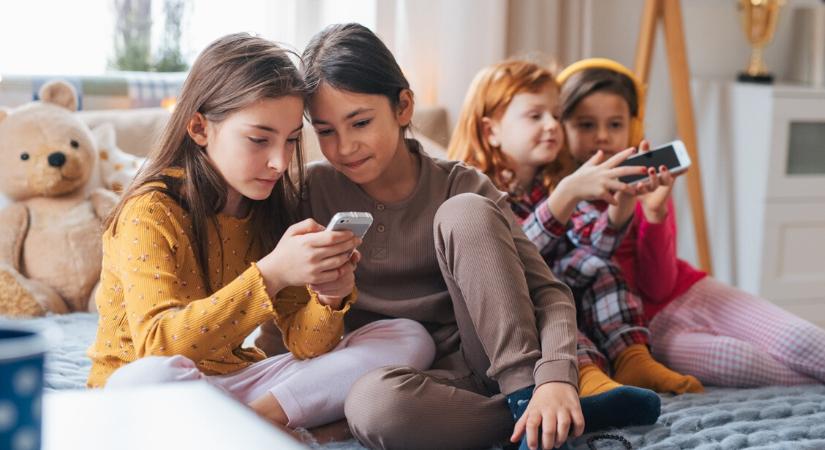 "Digitális takarodót" vezetnének be a francia kamaszoknak – jó okuk van a korlátozásra