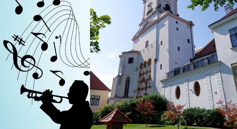 Vezetett séta és különleges koncert a Püspökvár udvarán