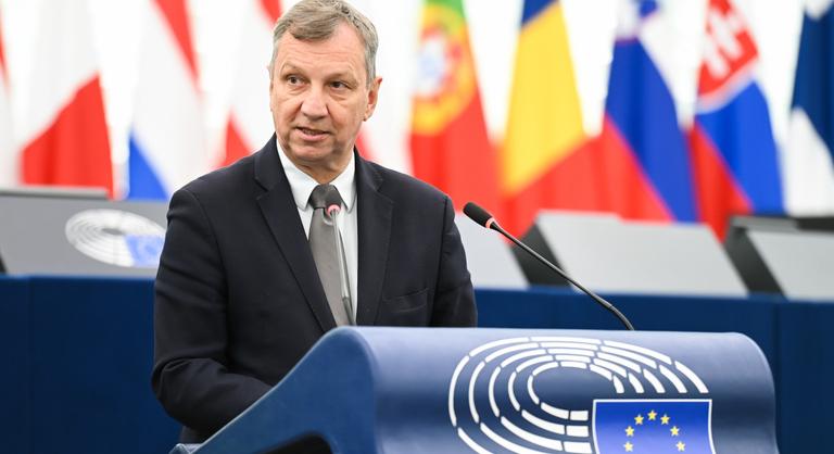 Lengyelországgal akartak szolidaritást vállalni, de ehelyett kitört a botrány