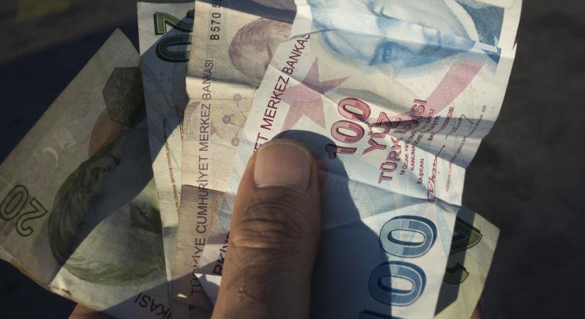 Megszűnt a líra felértékelése, ami évekig vonzotta a befektetőket