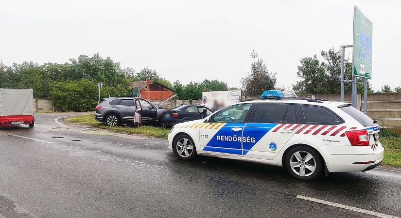 Két autó ütközött össze Makó közelében, csúnyán összetörtek – galériával