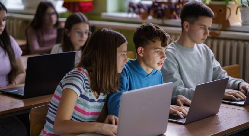 Mindjárt lejár a határidő: ingyen laptop várja az iskolákat