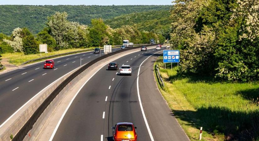 Olcsóbban vehetünk autópálya-matricát? Van, ahol akciósan autózhatunk