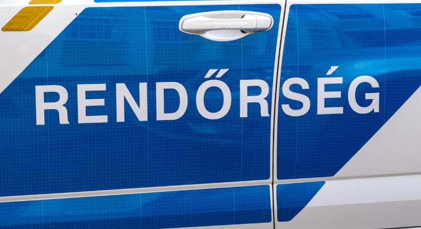 Egy férfi azt hitte, senki sem hallja mit csinál éjszaka, de a szomszédok még a rendőröket is ráhívták Tatabányán