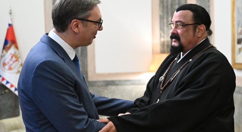 Steven Seagal újra Szerbiában: Filmet forgat Belgrádban, Vučićtyal is találkozott