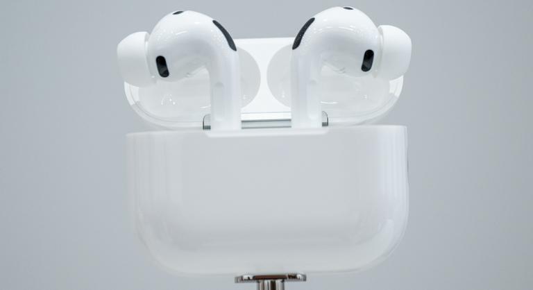 Élőben tolmácsol és pulzust is mér az Apple új fülese
