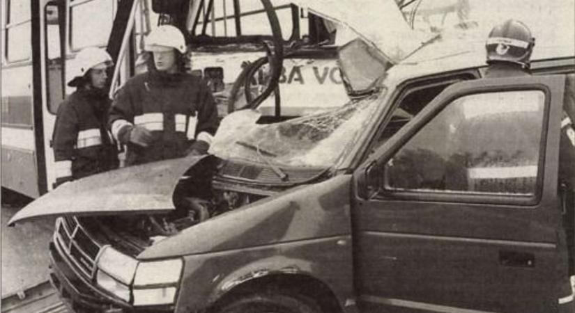 A borzalom évfordulója: Busszal ütközött egy autó, hárman meghaltak
