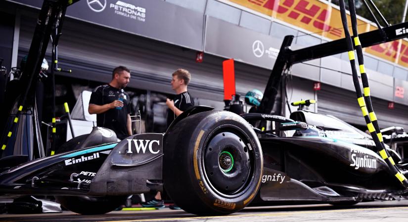 F1: Keresztbe tett pilótájának a Mercedes