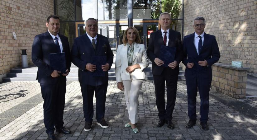Az ipar és a tudomány kapcsolatát erősítik