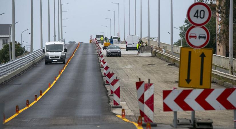 Tartják magukat a tervekhez, ekkora készülhet el a Halasi úti felüljáró felújítása – galériával