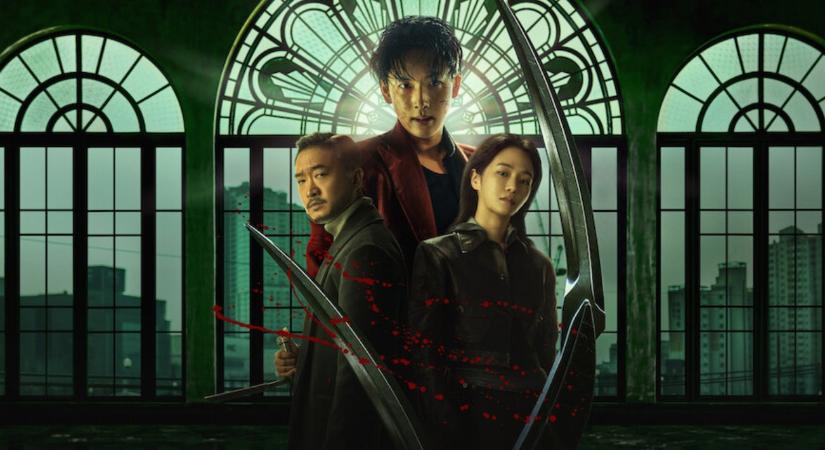 Hamarosan a Netflixen: Ez a 16-os akcióthriller lehet a hónap egyik legnagyobb dobása, itt az Imádkozó sáska új előzetese!