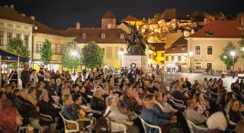 Hunyadival éled újjá a Kertmozi