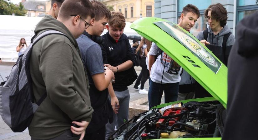 Fergeteges volt a hangulat a szakmák ünnepén Nyíregyházán. Te is itt voltál? Keresd meg magad a képeken!