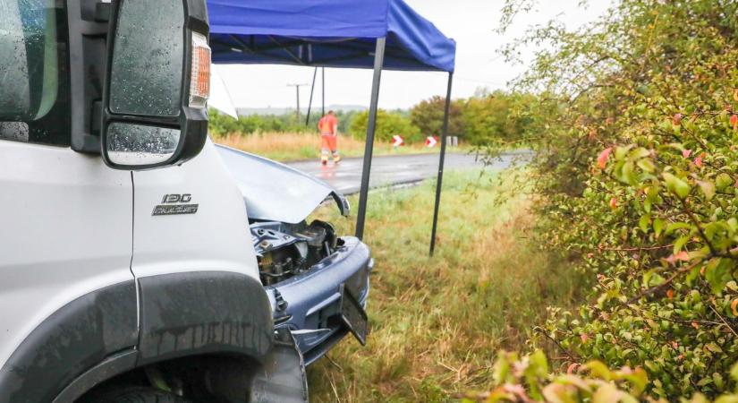 Fekete nap a mai: autóroncsok és halál – eddig nem látott képek a helyszínről!