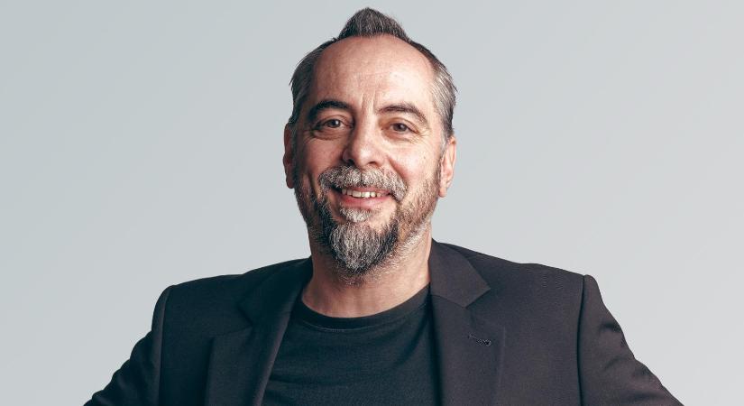„Én azt szeretném, ha engem a humoromért, a világlátásomért szeretnének, nem pedig azért, mert ilyen percéletű pártok mellé állok”