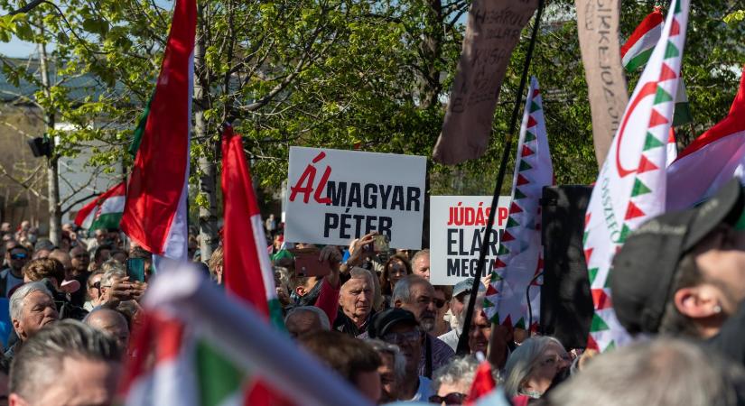 Egyik tagja szerint magánemberek adományaiból működik az EU legdrágább politikai hirdetéseit futtató fideszes Nemzeti Ellenállási Mozgalom
