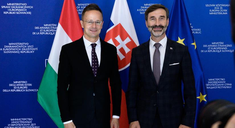 Szijjártó Péter a szolidaritás jegyében kérte a közép-európai külügyminiszterek segítségét