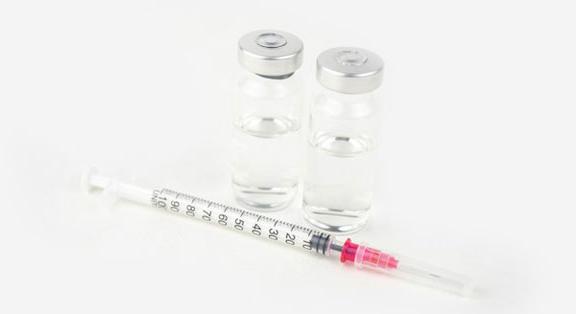 A COVID-19 elleni vakcina második dózisa jelentősen emeli a beoltottak antitestszintjét