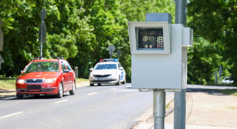 Már 28 traffibox vadászik gyorshajtókra a Balaton északi partján – itt a teljes lista