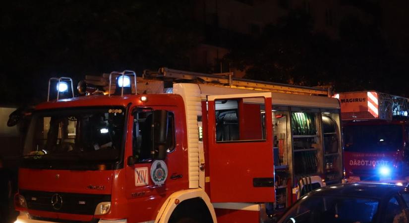 Menekülés éjjel: mentők és tűzoltók lepték el a miskolci utcát