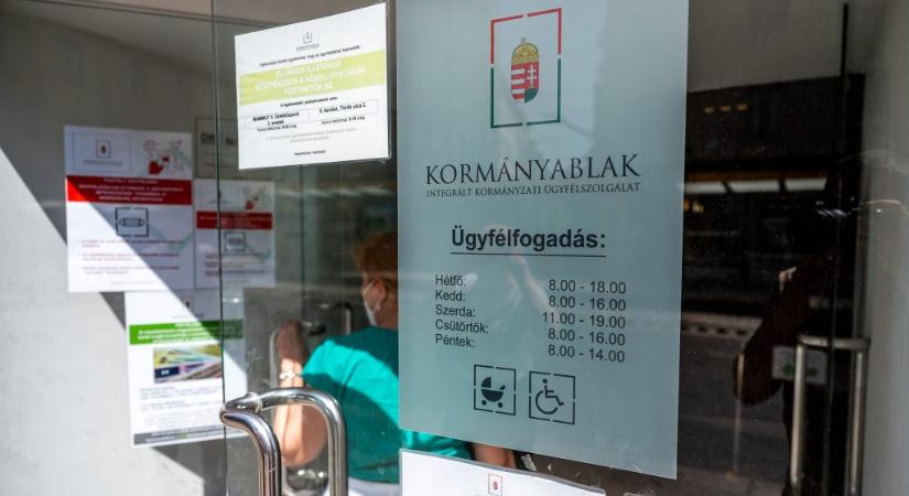Közszolgák béremelése: egyes dolgozók „pofapénzről” beszélnek