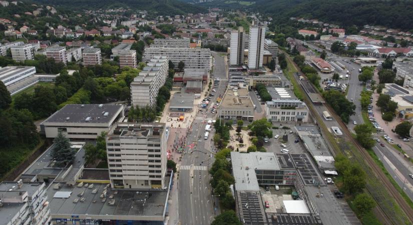 Átépíthetik Salgótarján modernista központját