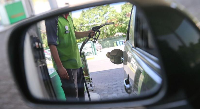 Ön észrevette? Nagyon furcsa dolgot tettek a magyarországi benzinkutak az üzemanyagárral: nem erről volt szó, de ezt senki se bánja - ma a Mol véget vethet egy nagy sorozatnak