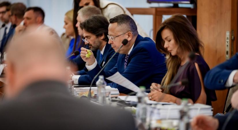 Komoly megszorítások a közszférában: elbocsátások és hivatalok összevonása jöhet
