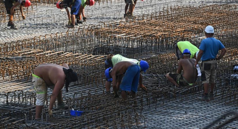 Meglódult az építőipar júliusban, de vannak baljós jelek