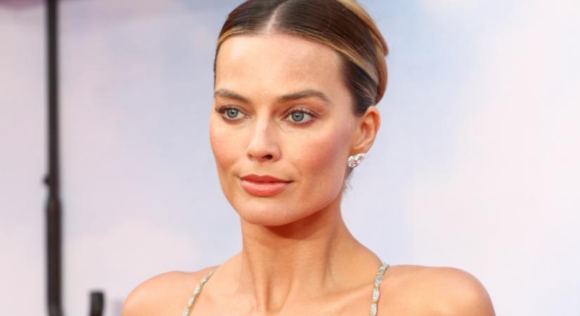 Nem semmi: Margot Robbie élete legerotikusabb pucérruháját vette fel