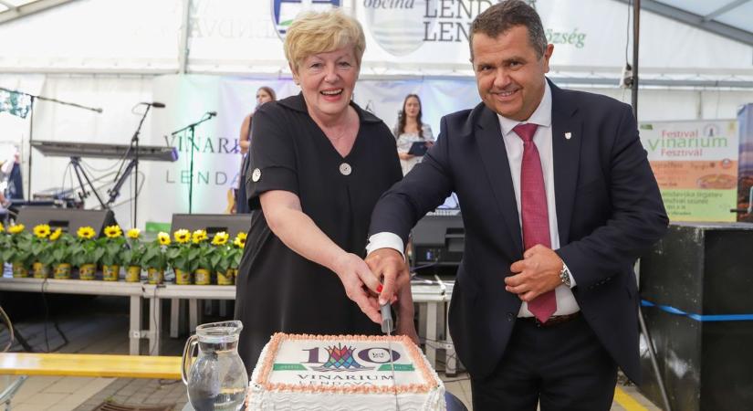 Elképesztő fejlesztési tervek! Libegőt építenének a kilátóhoz!