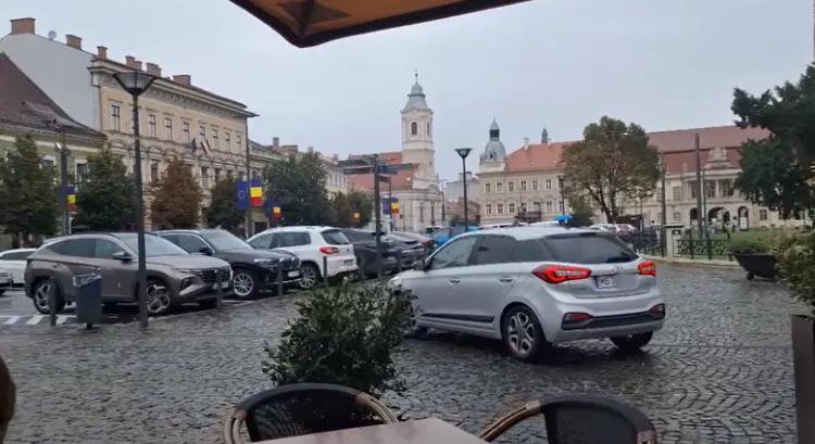 Nem tanulnak a bírságból: újabb sofőr képzelte magát gyalogosnak Kolozsvár központjában (VIDEÓ)